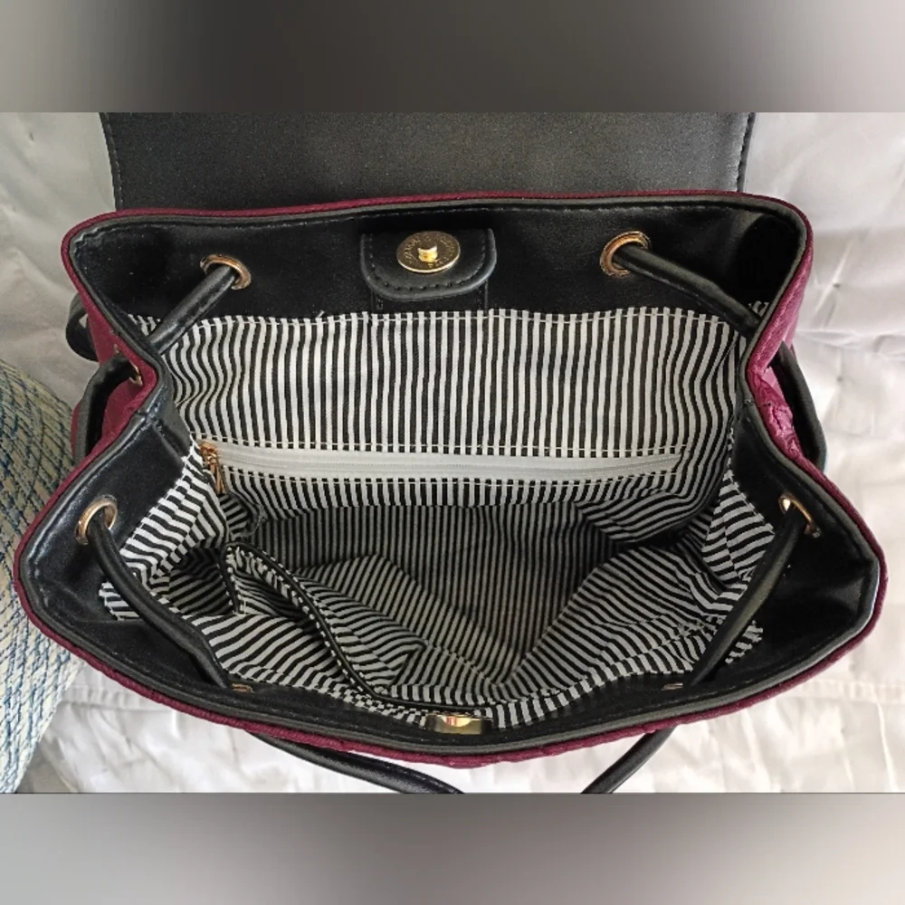 JM Collections Quilted Backpacl - Picture 4 of 9